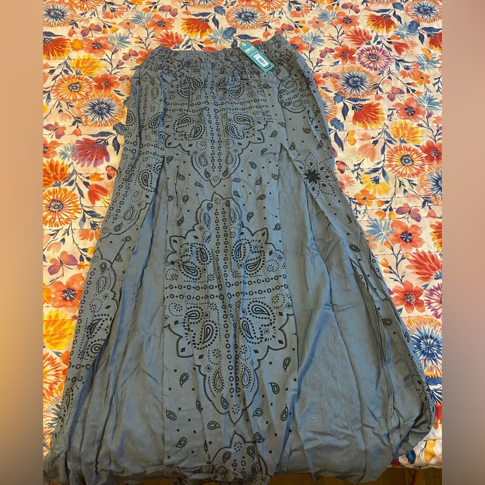 Thigh split maxi skirt